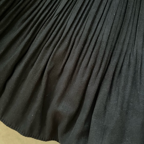 Korean Pleated Black Skorts - Picture 5 of 8